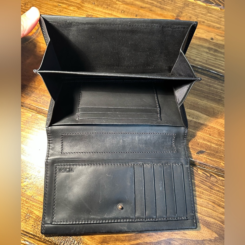 Tumi leather wallet - Picture 5 of 9